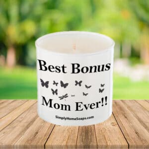Front view of ‘Best Bonus Mom Ever’ candle